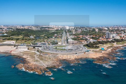 3 bedrooms Apartment in Porto, Portugal No. 258337