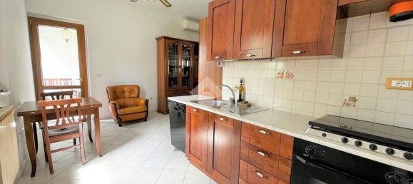3 rooms Apartment in Empoli, Italy No. 308061 5