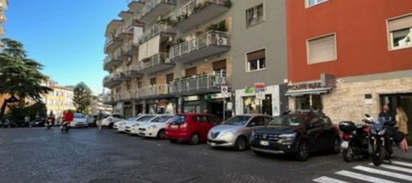 400m² Commercial property in Naples, Italy No. 74250 2