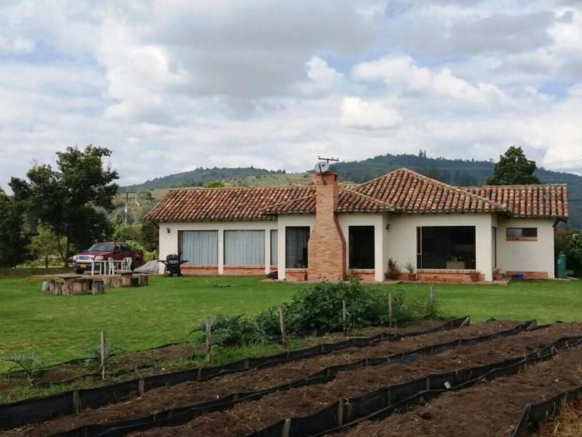 3 bedrooms House in Cundinamarca, Colombia No. 1812