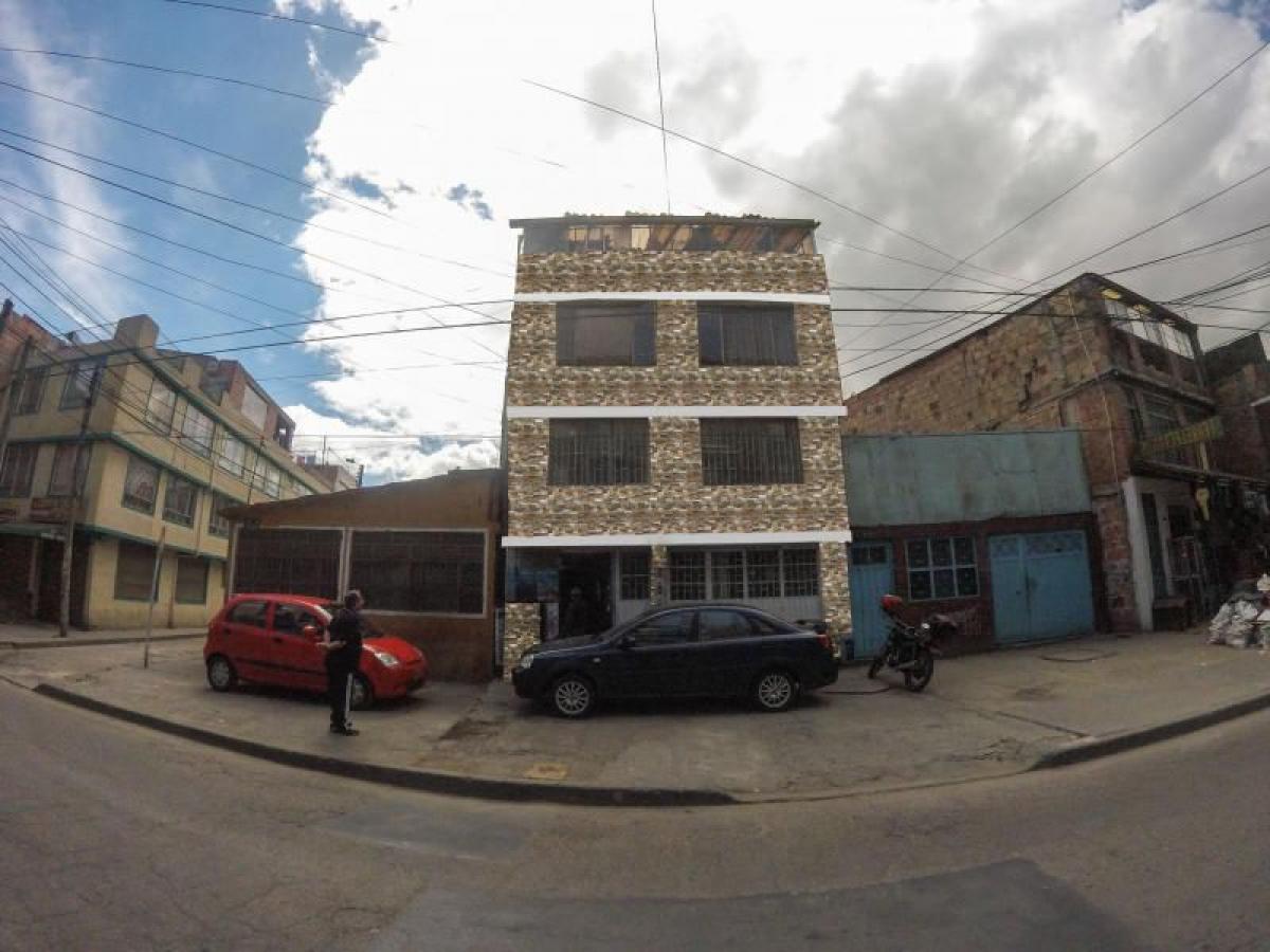 16 bedrooms House in Bogota, Colombia No. 12084