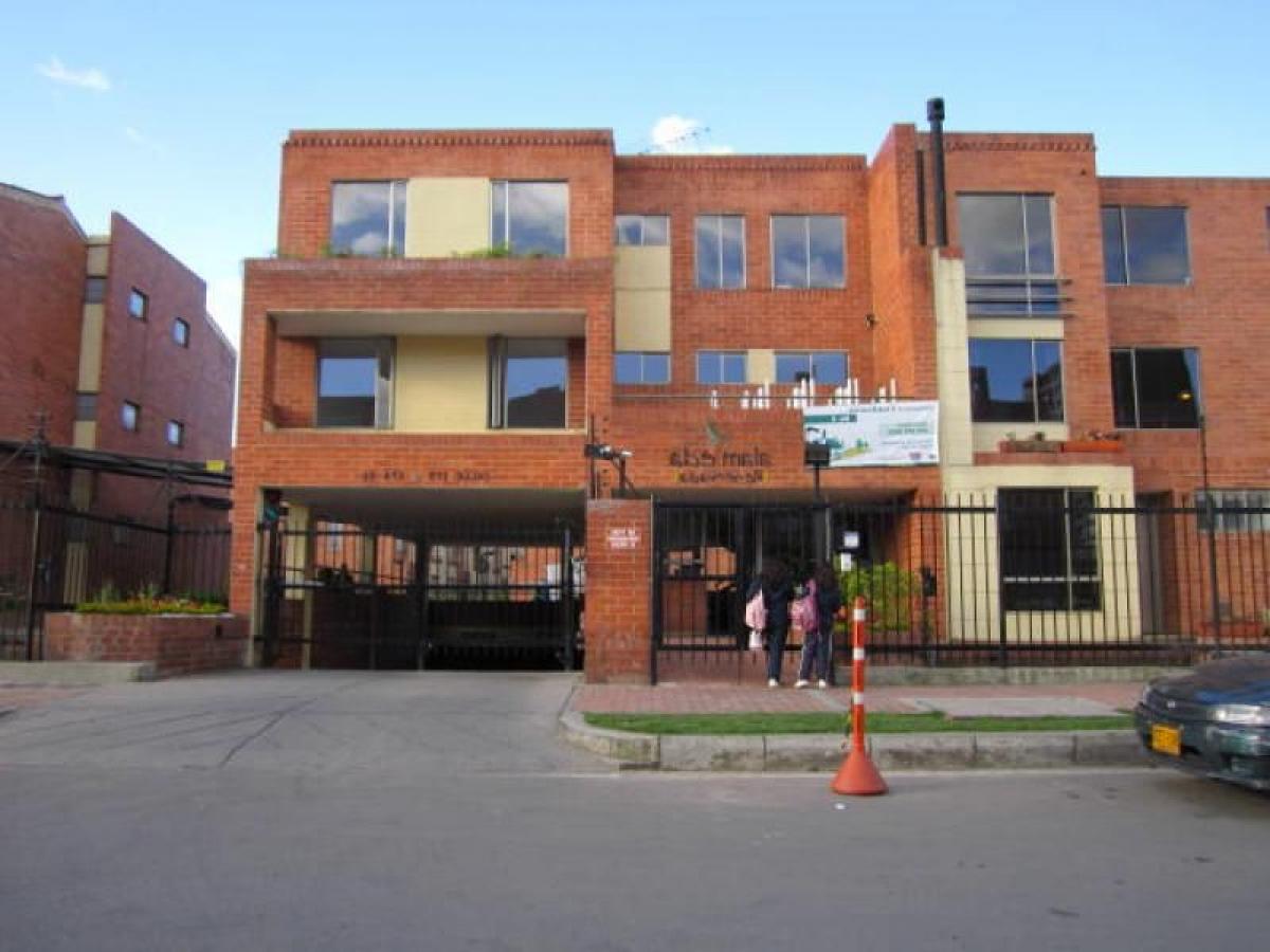 Дом с 3 спальнями в Богота, Колумбия № 12958