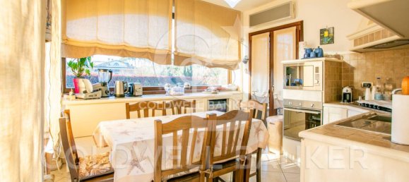 4 bedrooms Villa in Bracciano, Italy No. 11231 9