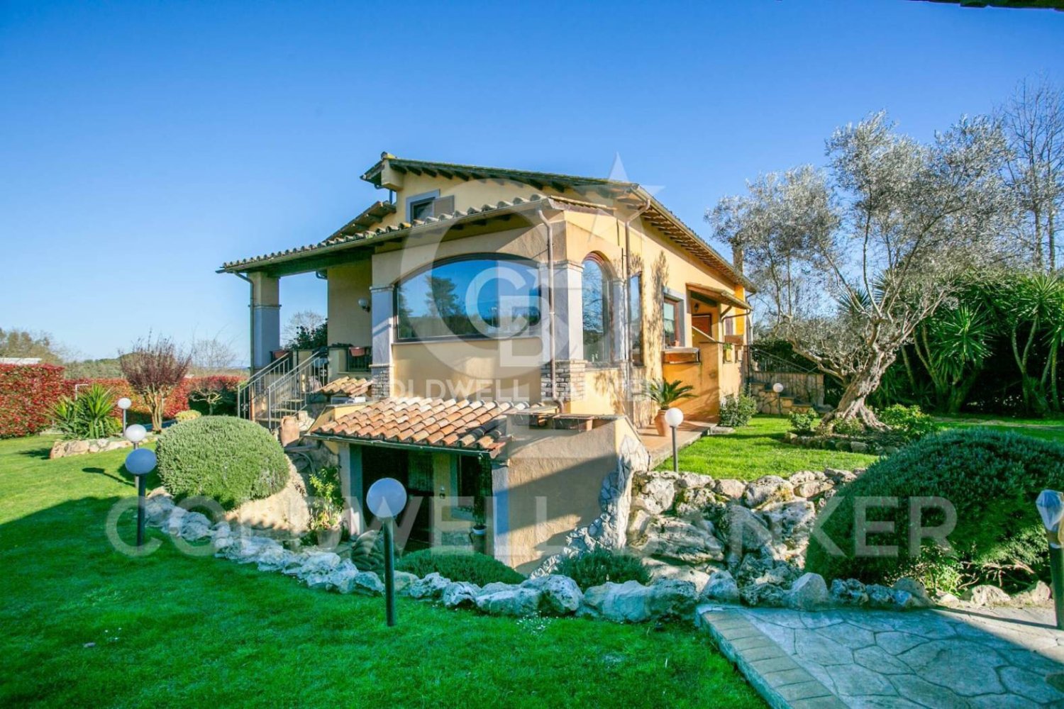 4 bedrooms Villa in Bracciano, Italy No. 11231