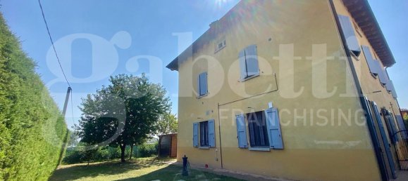 3غرفة شقة في Castelfranco Emilia, Italy رقم 77395 2