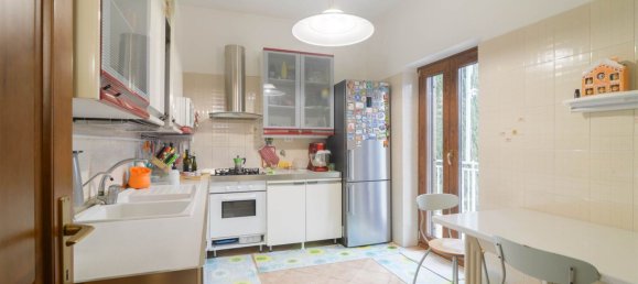 4 rooms Apartment in Rome, Italy No. 16024 3