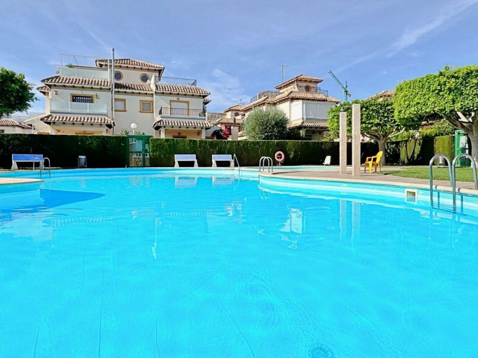 2 bedrooms Townhouse in Alicante, Spain No. 209118