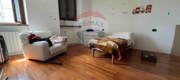 4 Schlafzimmer Wohnung in Clivio, Italy, Nr. 378931 22