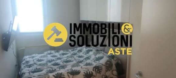 3 rooms Apartment in Garbagnate Milanese, Italy No. 6931 4