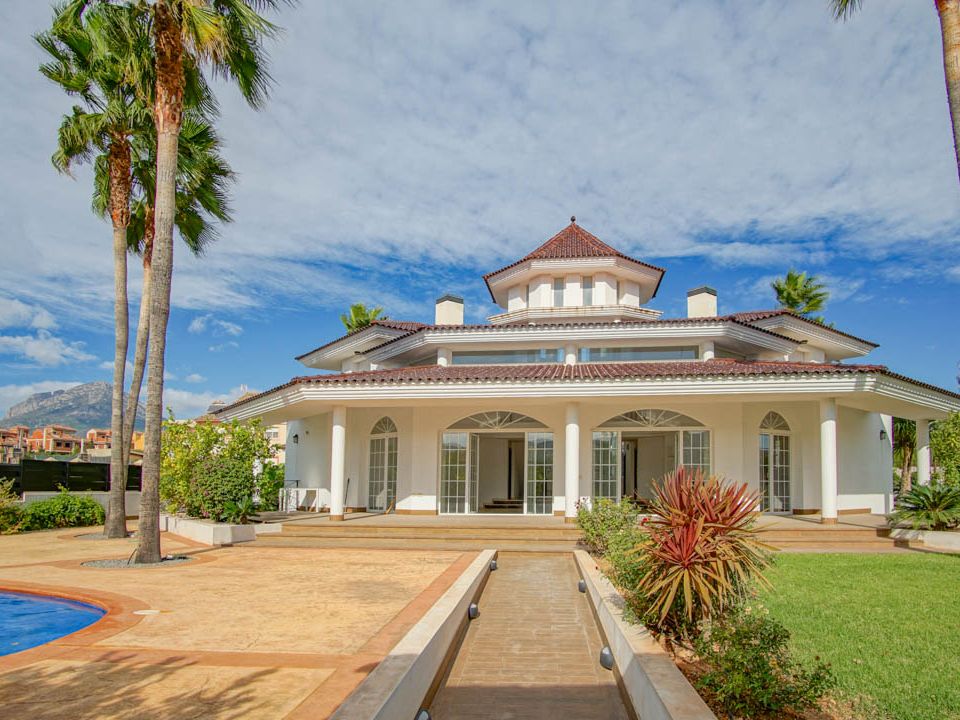 5 bedrooms House in Alicante, Spain No. 275920