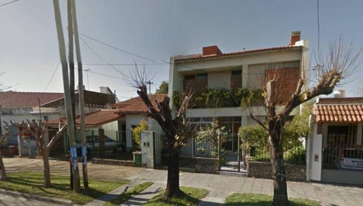 3 bedrooms House in Lanus, Argentina No. 53671