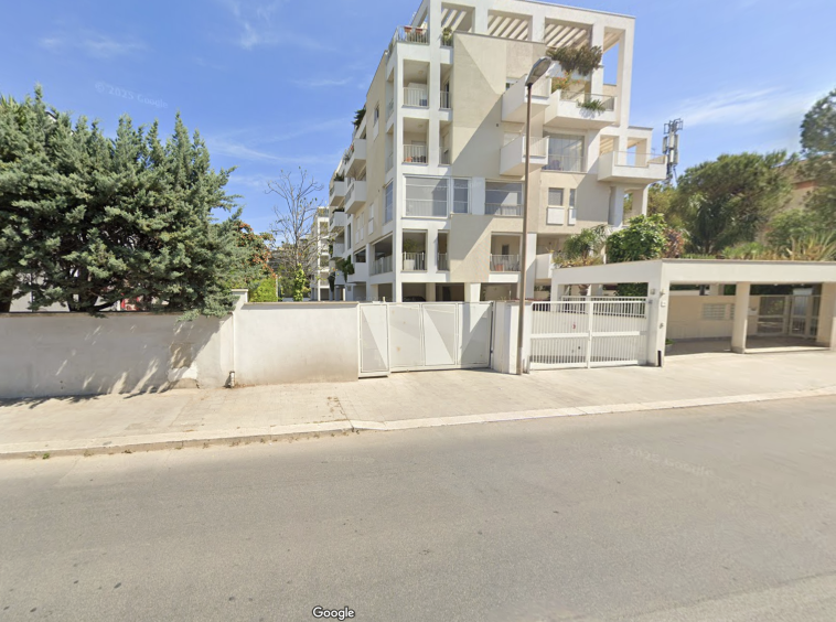 Парковка в Бари, Италия № 304158