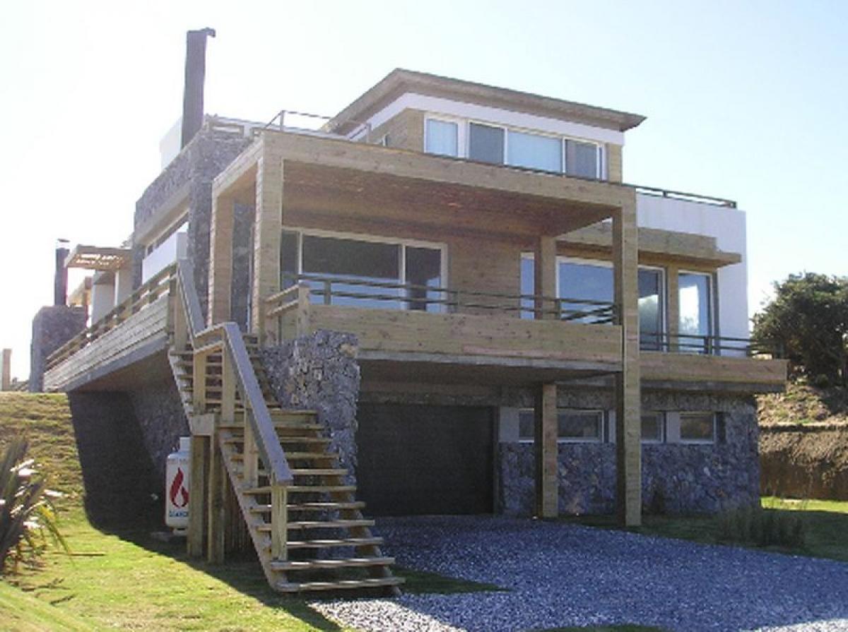 3 bedrooms House in Maldonado, Uruguay No. 814