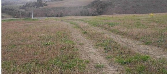 Земельный участок 7665м² в Монтекальво ин Фоля, Италия № 362628 3