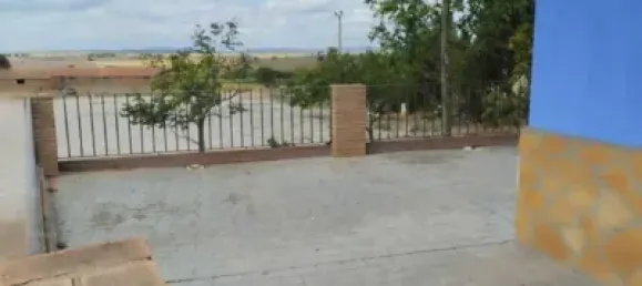 585m² Commercial property in Zaragoza, Spain No. 62472 3