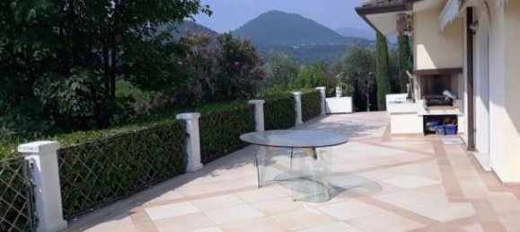 4 bedrooms Villa in Salò, Italy No. 118639 11