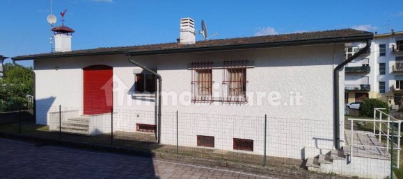 Villa de 3 dormitorios en Creazzo, Italy No. 279956 2