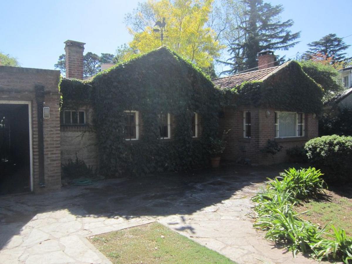 4 bedrooms House in Mar del Plata, Argentina No. 67624