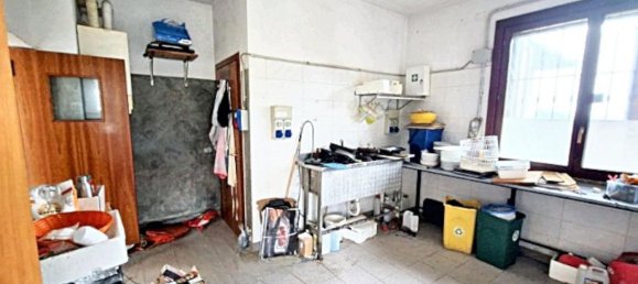 119m² Commercial property in Bagnolo in Piano, Italy No. 371940 6