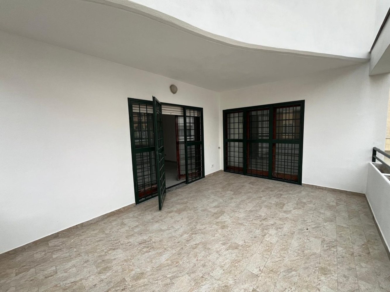 Квартира с 3 комнатами в Помеция, Италия № 46322