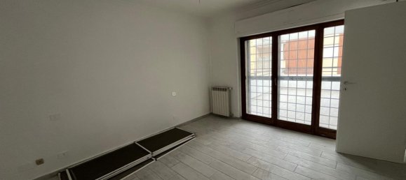 Квартира с 3 комнатами в Помеция, Италия № 46322 12