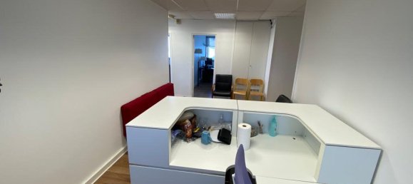 95m² Office in Essonne, France No. 185178 8