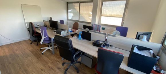 95m² Office in Essonne, France No. 185178 6