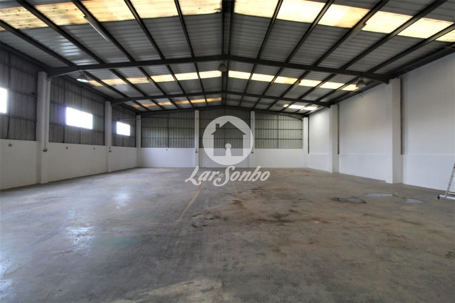 567m² Warehouse in Requiao, Portugal No. 61675