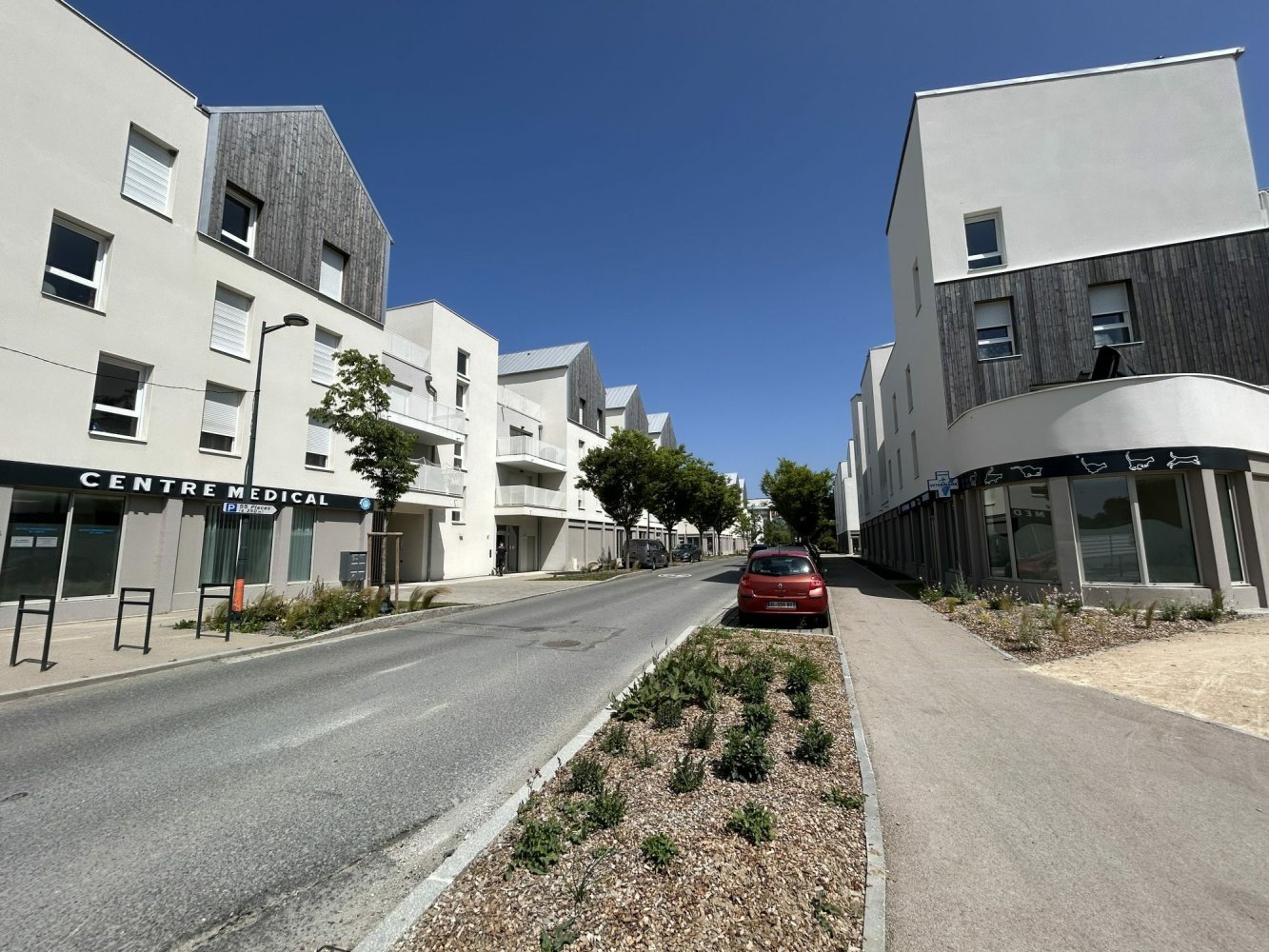 Propiedad comercial en Chantepie, France 150 m² No. 196317