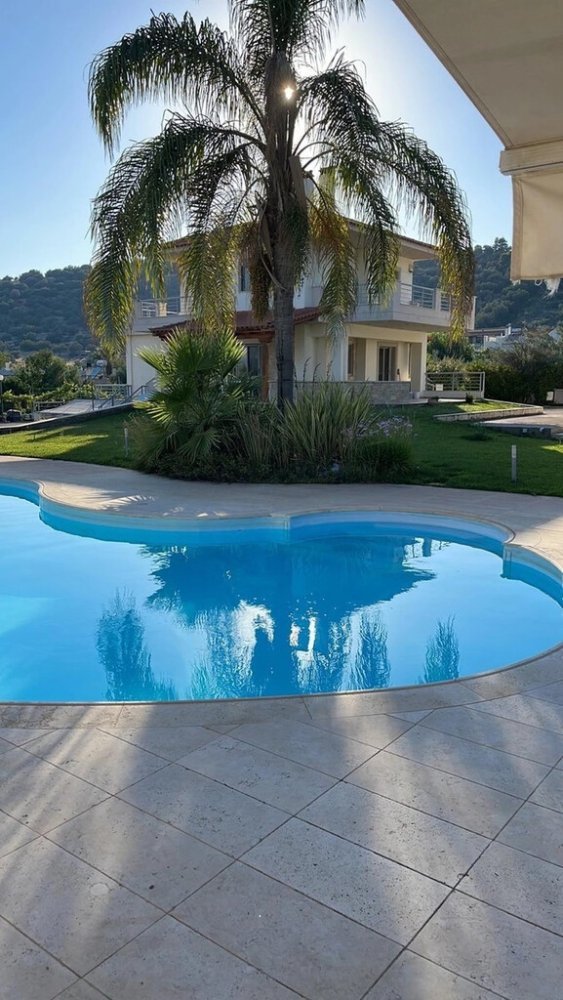 6-salle Property à Euboea, Greece No. 53464