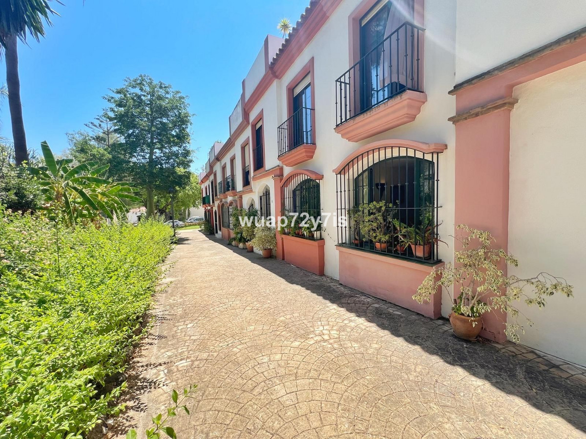 12 bedrooms Hotel in Estepona, Spain No. 185500