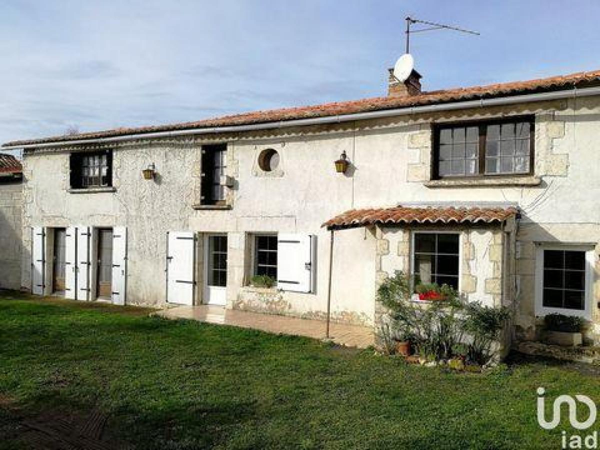 3 bedrooms House in Civray, France No. 28074