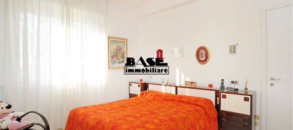 8 rooms Villa in Vertemate con Minoprio, Italy No. 3012 26