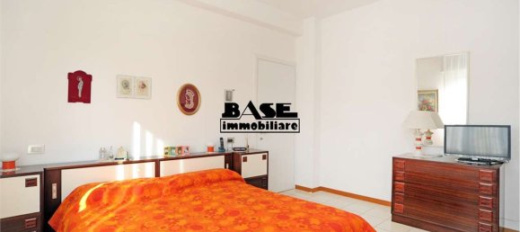 8 rooms Villa in Vertemate con Minoprio, Italy No. 3012 27