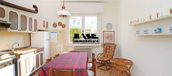 8 rooms Villa in Vertemate con Minoprio, Italy No. 3012 15