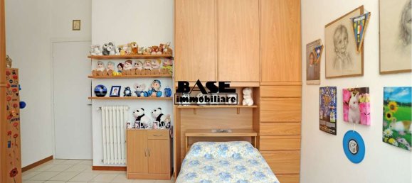 8 rooms Villa in Vertemate con Minoprio, Italy No. 3012 22