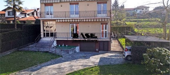 8 rooms Villa in Vertemate con Minoprio, Italy No. 3012 8