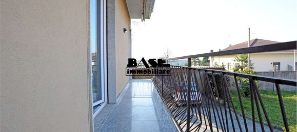 8 rooms Villa in Vertemate con Minoprio, Italy No. 3012 20