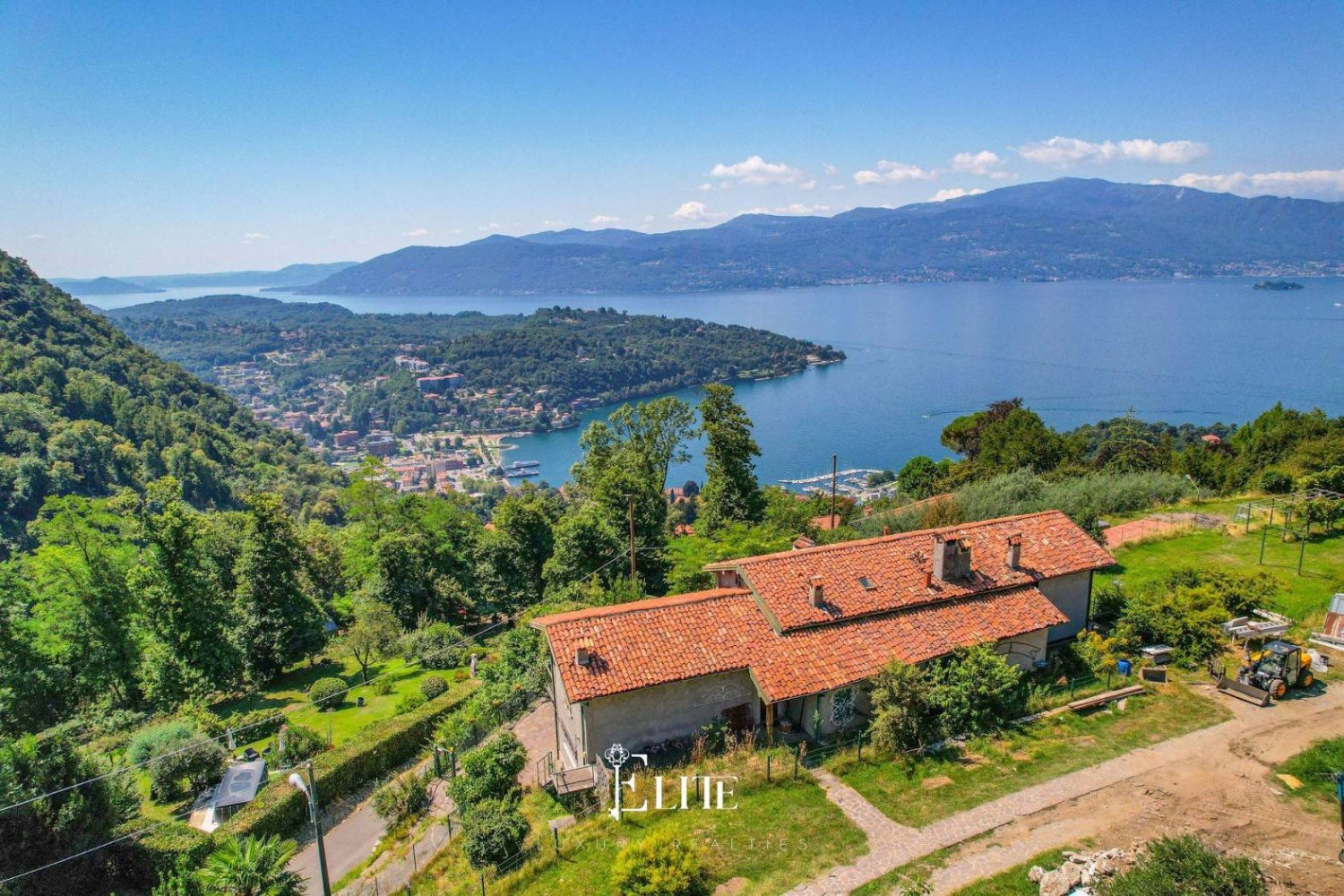 3 bedrooms Villa in Laveno-Mombello, Italy No. 314103