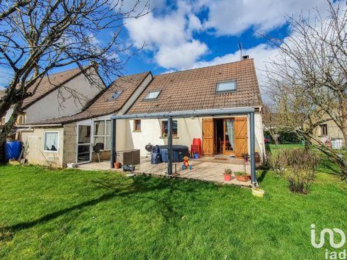 4 bedrooms House in Chambly, France No. 3934