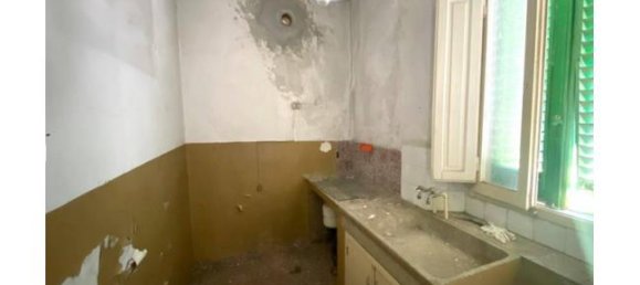 3 bedrooms Apartment in Pistoia, Italy No. 252782 2