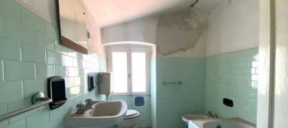 3 bedrooms Apartment in Pistoia, Italy No. 252782 4