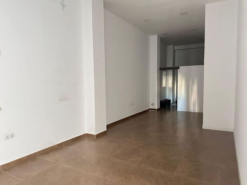 Propiedad comercial de 1 dormitorio en Vélez-Málaga, Spain No. 226339