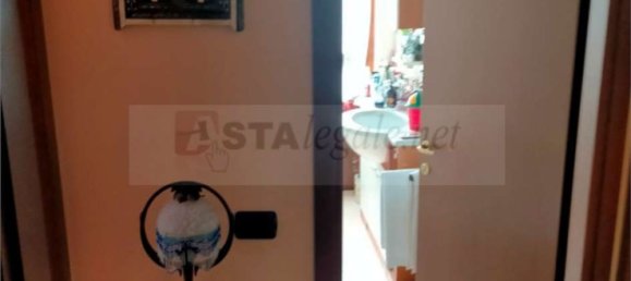 3-salle Appartement à Vigevano, Italy No. 185975 9