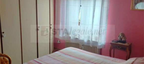 3-salle Appartement à Vigevano, Italy No. 185975 19