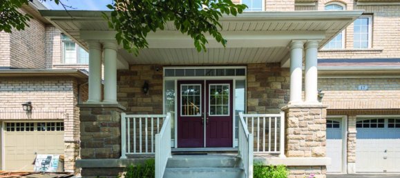 6 bedrooms House in Brampton, Canada No. 351 2