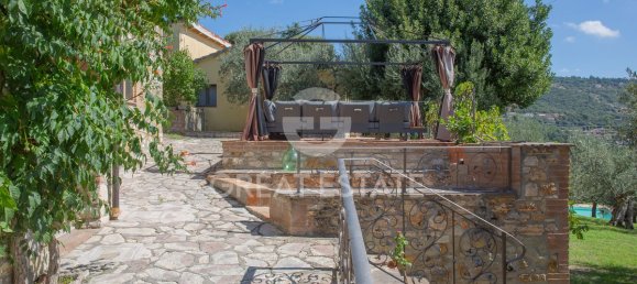 3 bedrooms House in Corciano, Italy No. 329530 6