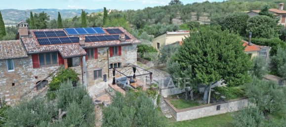 3 bedrooms House in Corciano, Italy No. 329530 2
