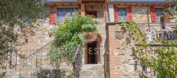 3 bedrooms House in Corciano, Italy No. 329530 4