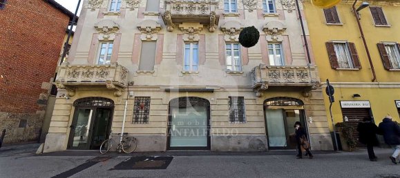 Здание с 16 спальнями в Монца, Италия № 70733 3